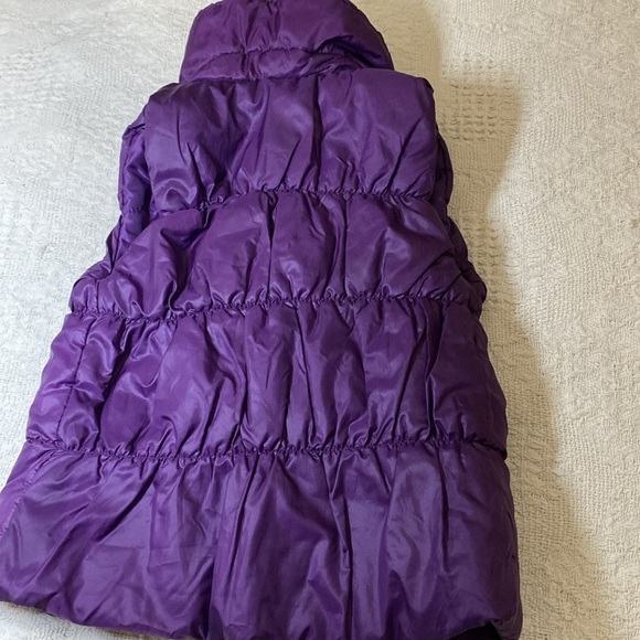 Calvin Klein puffer vest for girls - Picture 5 of 11